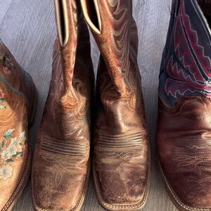Ariat Tan Leather Cowboy Boots with Blue Accents